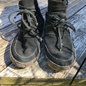 UGG Moccasin Booties Suede 6M